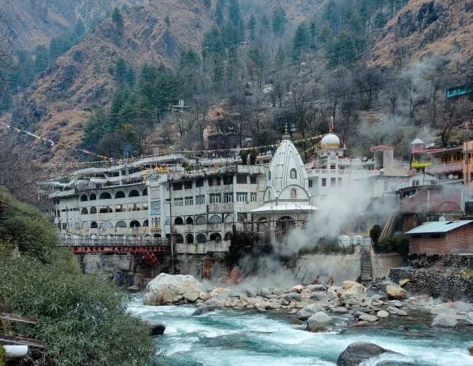 Manali Volvo Super Deluxe Family Adventure