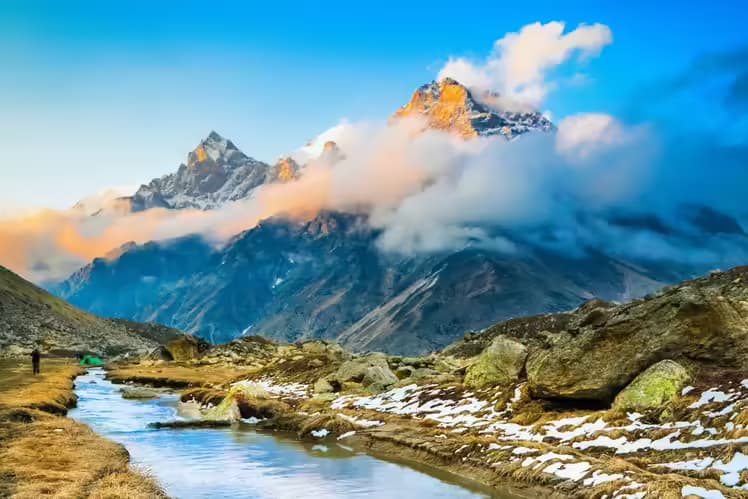 Romantic Honeymoon in Himachal Snow Peaks